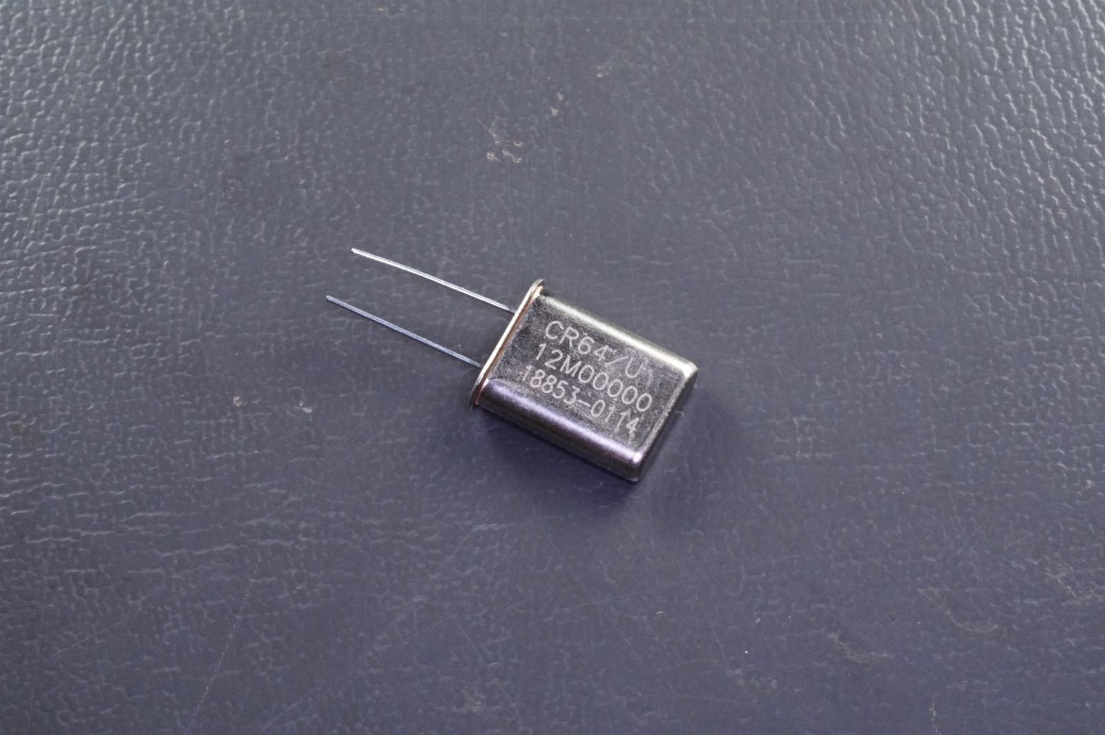 CR-64/U12.000MHZ Inficon EDC Oscillator 30pF 12MHz Thru-Hole NOS