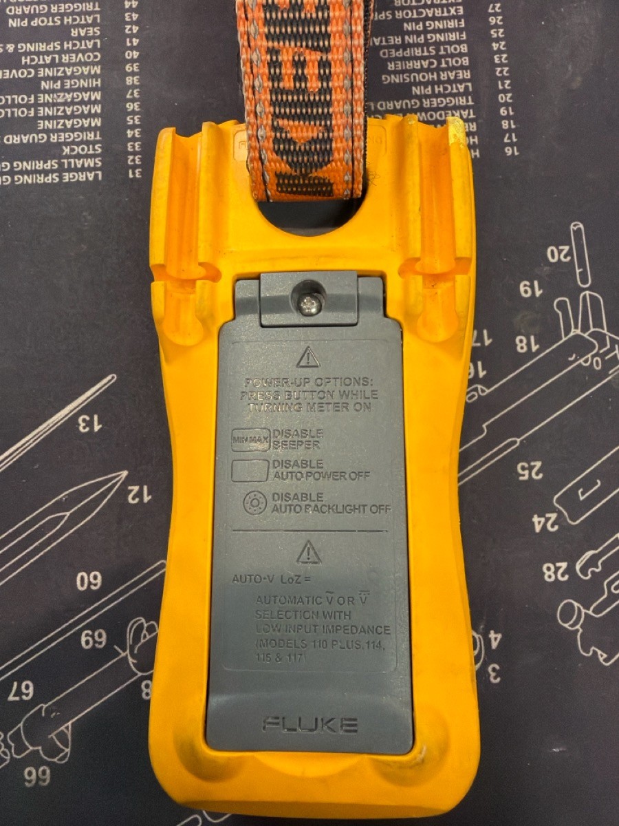 FLUKE 110 PLUS TRUE RMS MULTIMETER W/ CARABINER AND CASE (FLO125364)