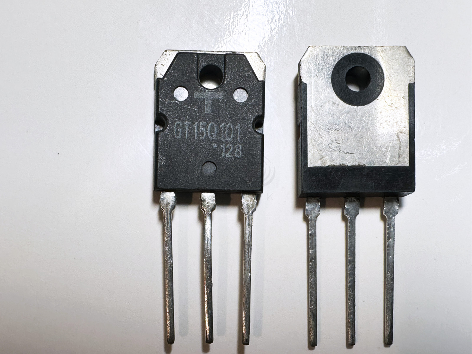 1X GT15Q101 Toshiba N Channel IGBT 1200V 15A 150W TO-3P