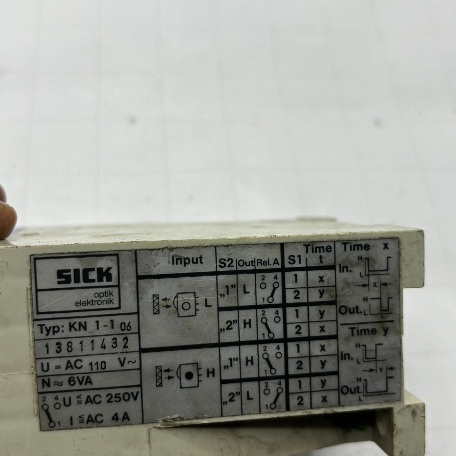 SICK TYPE KN 1-1 SAFETY RELAY KN11, 1381432, 24V, 3-3.4V OPTIK ELEKTRONIC 🎯