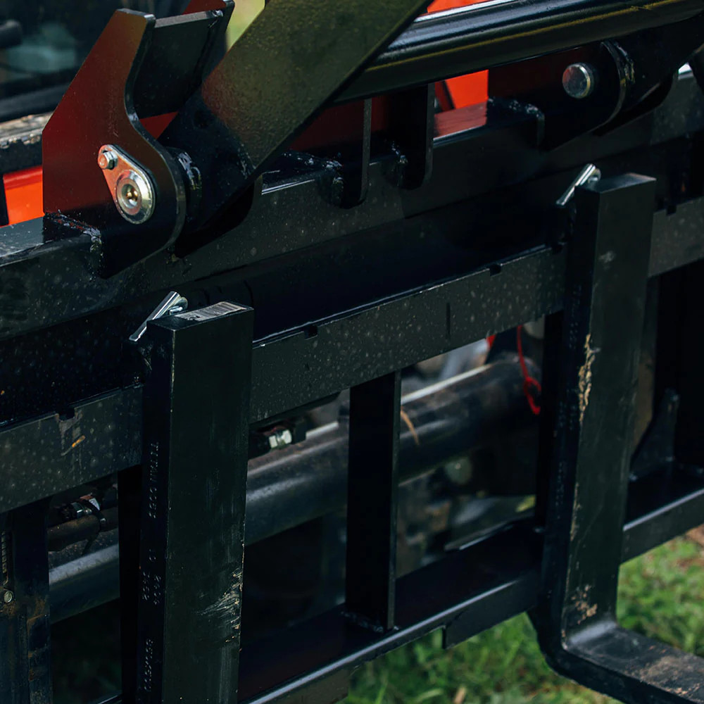 Titan Hydraulic Skid Steer Pallet Fork Grapple Attachment V2, 42in Blades
