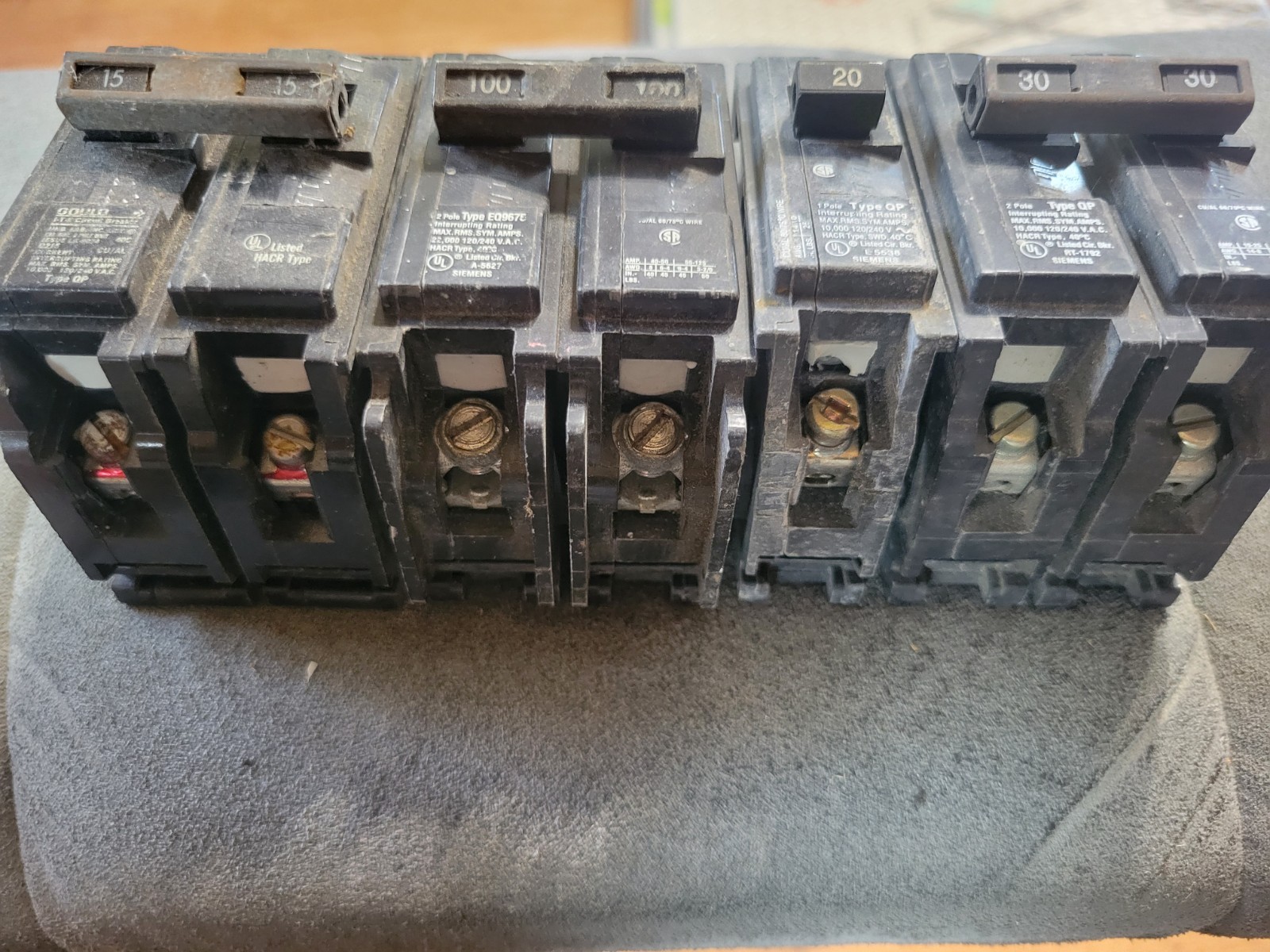 Lot Of 4 NOS Siemens Circuit BreakerS Q2100 Q215 Q20 Q230