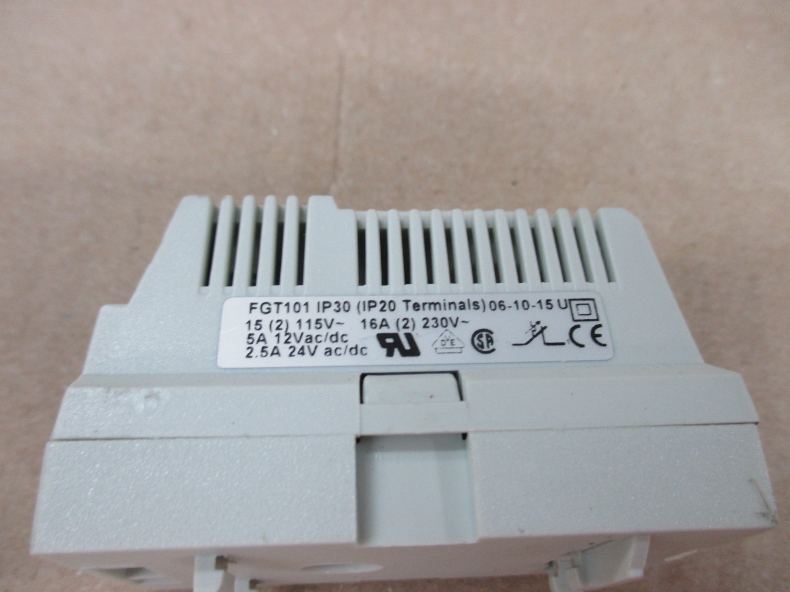 FGT101 IP30 ELECTRONIC THERMOSTAT LOT OF 3 USED
