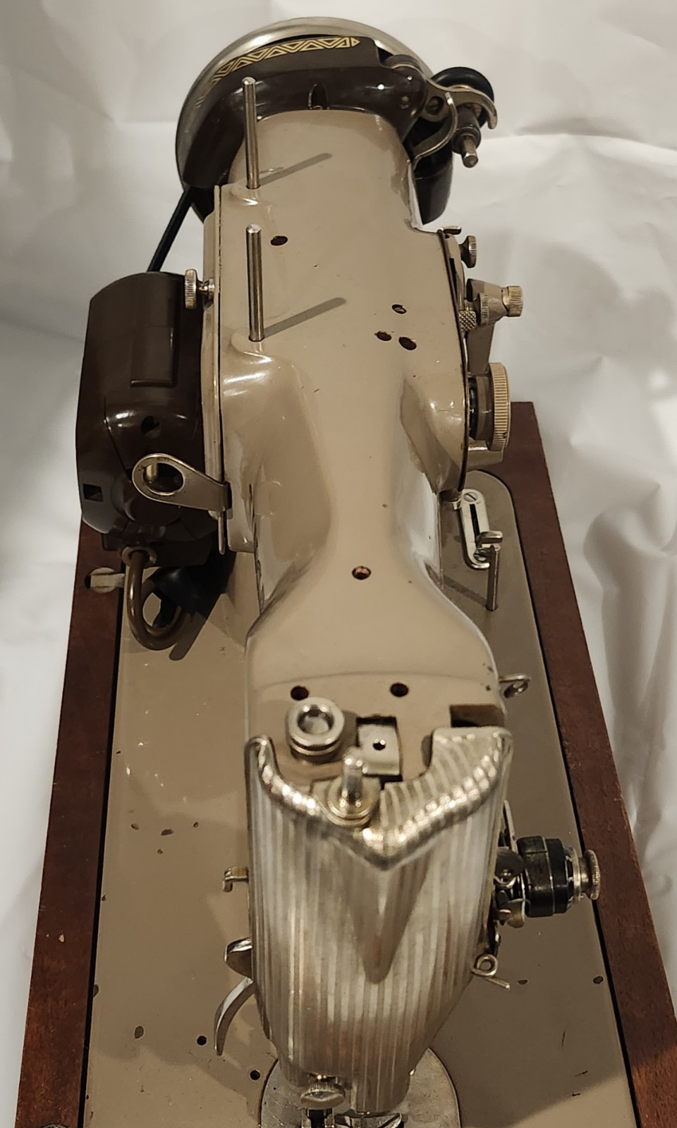 Singer 316G 316 G Zig Zag Sewing Machine Runs Great No Light