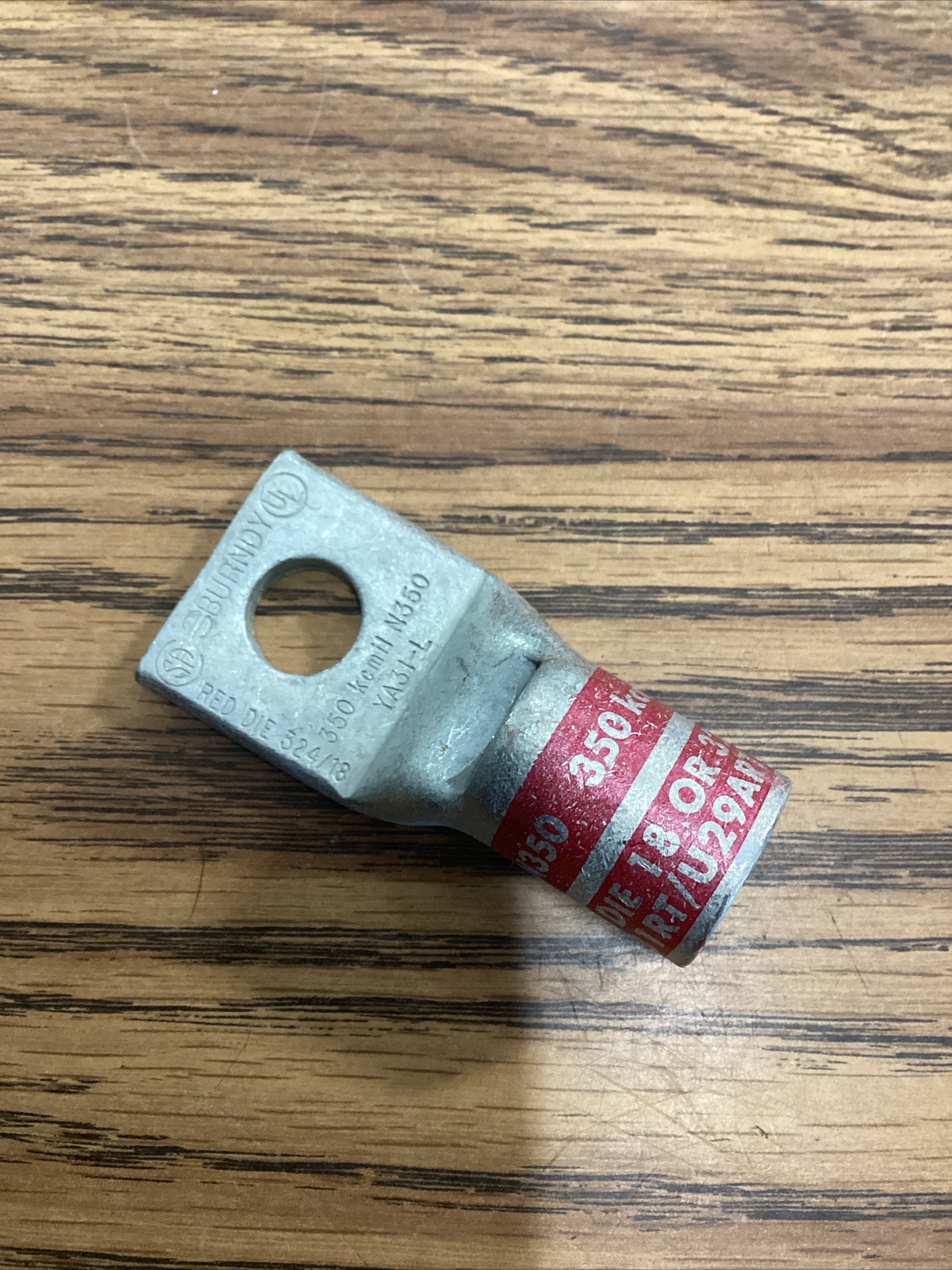 Box Of 10 BURNDY YA31L COPPER CRIMP LUG 350 MCM 1 HOLE 1/2″ SHORT BARREL RED DIE