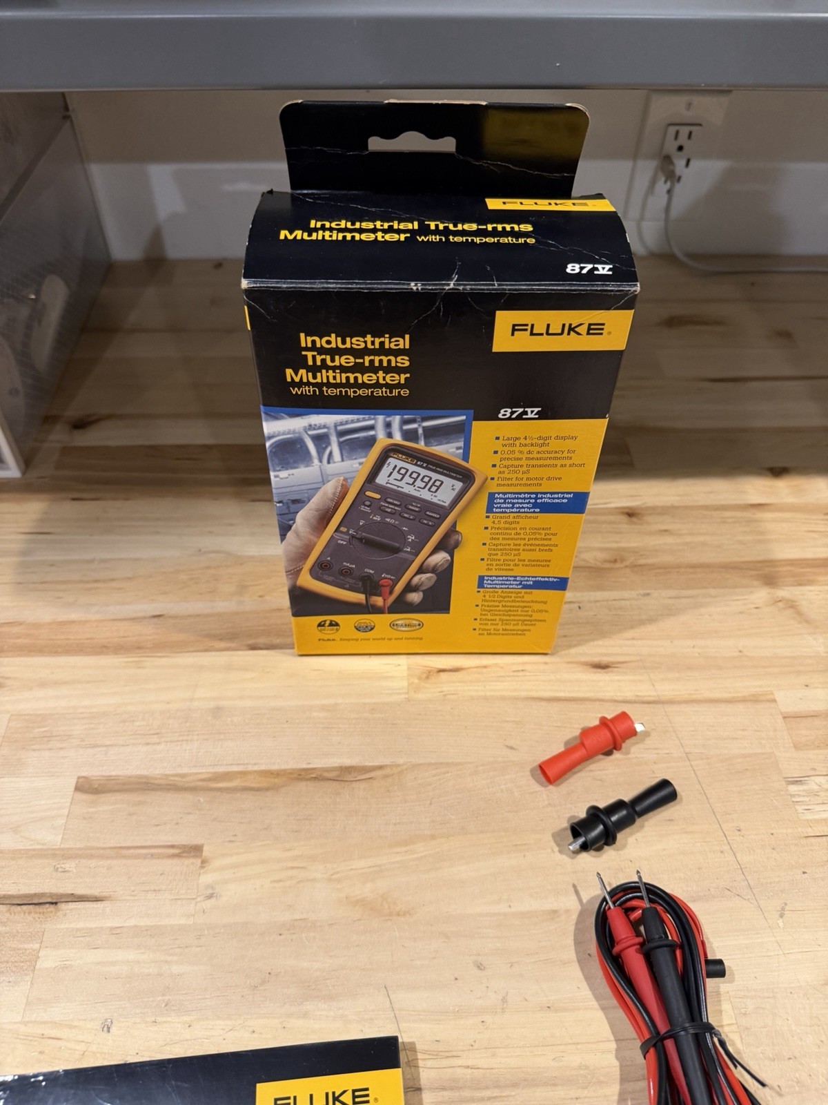 FLUKE 87V TRUE RMS MULTIMETER W/ LEADS (TESTED) SHIPS FAST