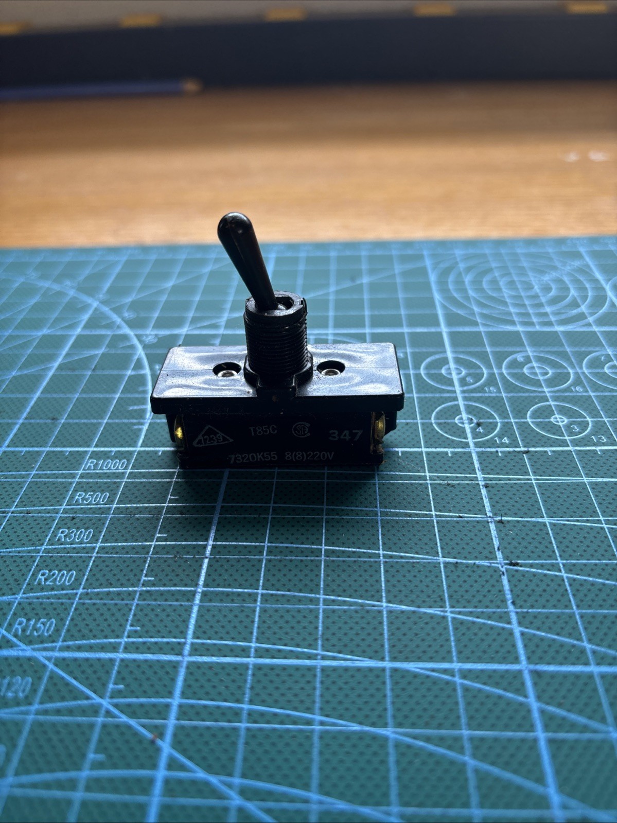 7320K55 CUTLER-HAMMER / EATON SWITCH TOGGLE FULL SIZE