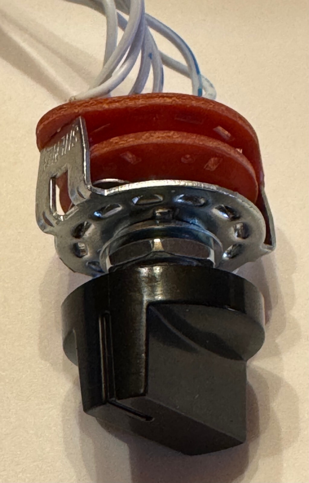 (1P6T) 1 Pole 6 Position Selectable Rotary Switch, with control knob included.