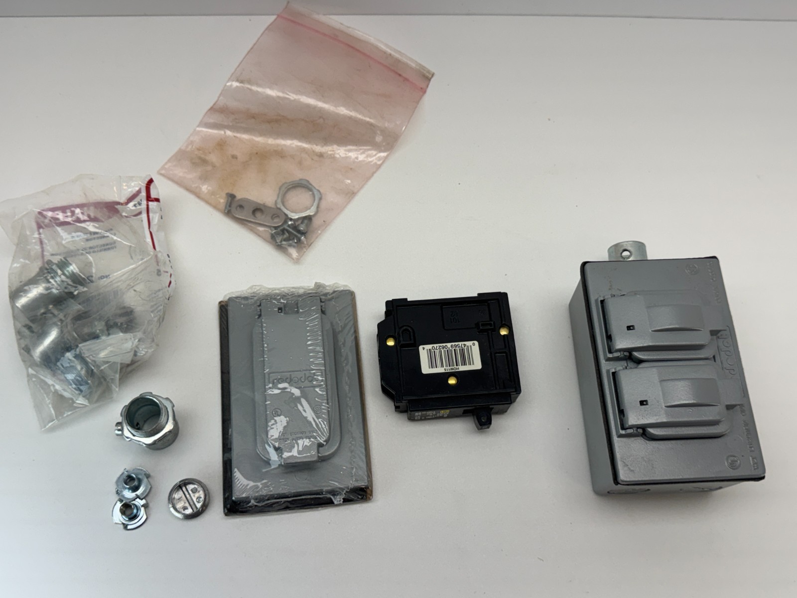 Square D Homeline 15A Circuit Breaker Red Dot Weatherproof Outlet Box Cover Lot