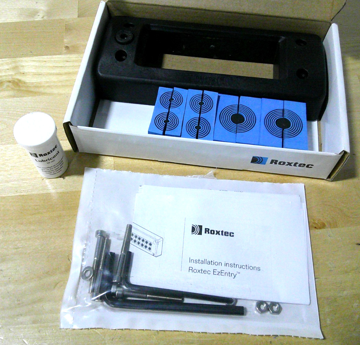 NEW ROXTEC EZENTRY 10/6 KIT HERMETICALLY SEALED CONNECTORS 5EZKT32810106