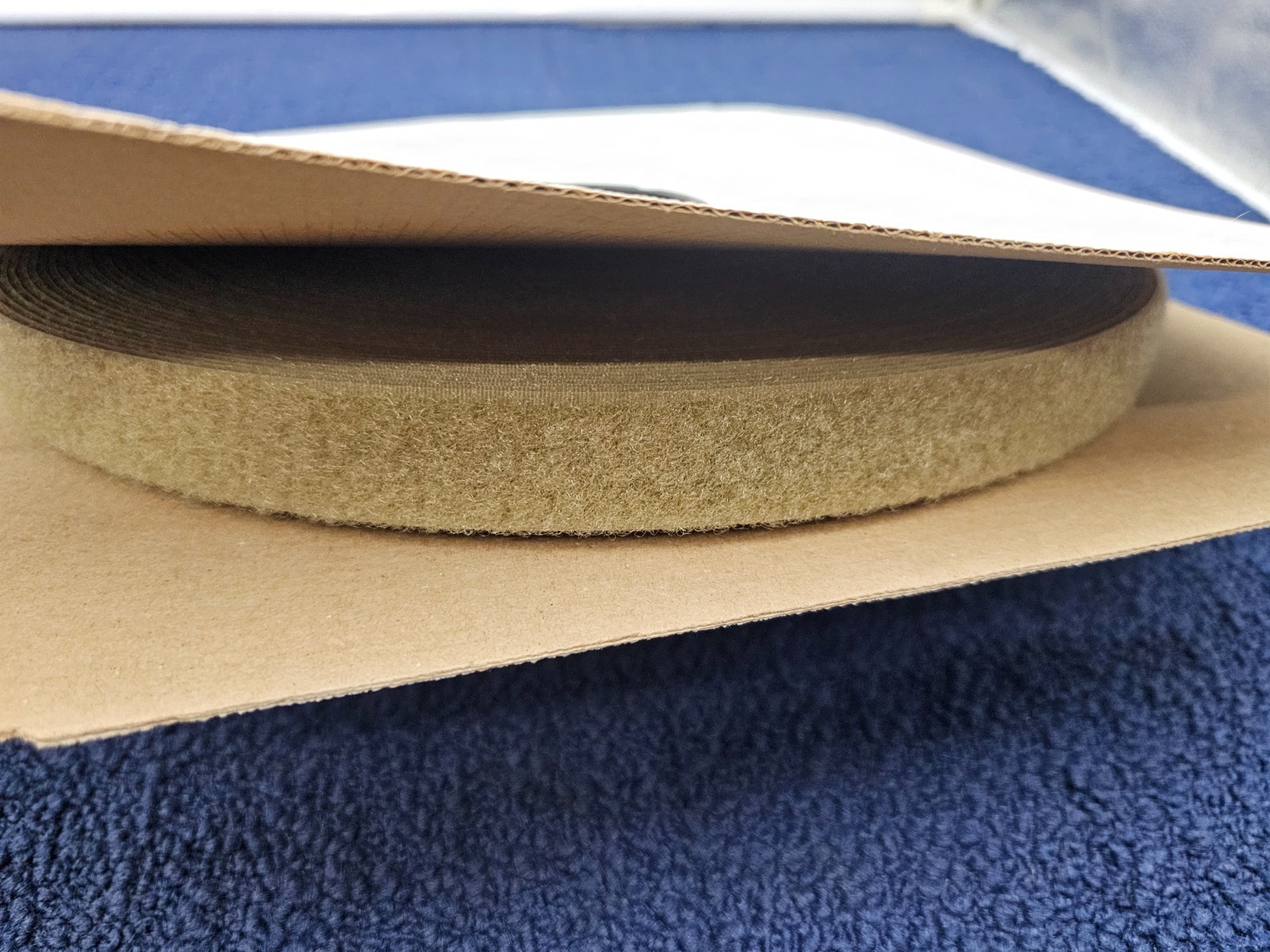 Velcro Brand 129528 150FT Hook-And-Loop Fastener, Beige, Roll 1″ 25.4mm Tan