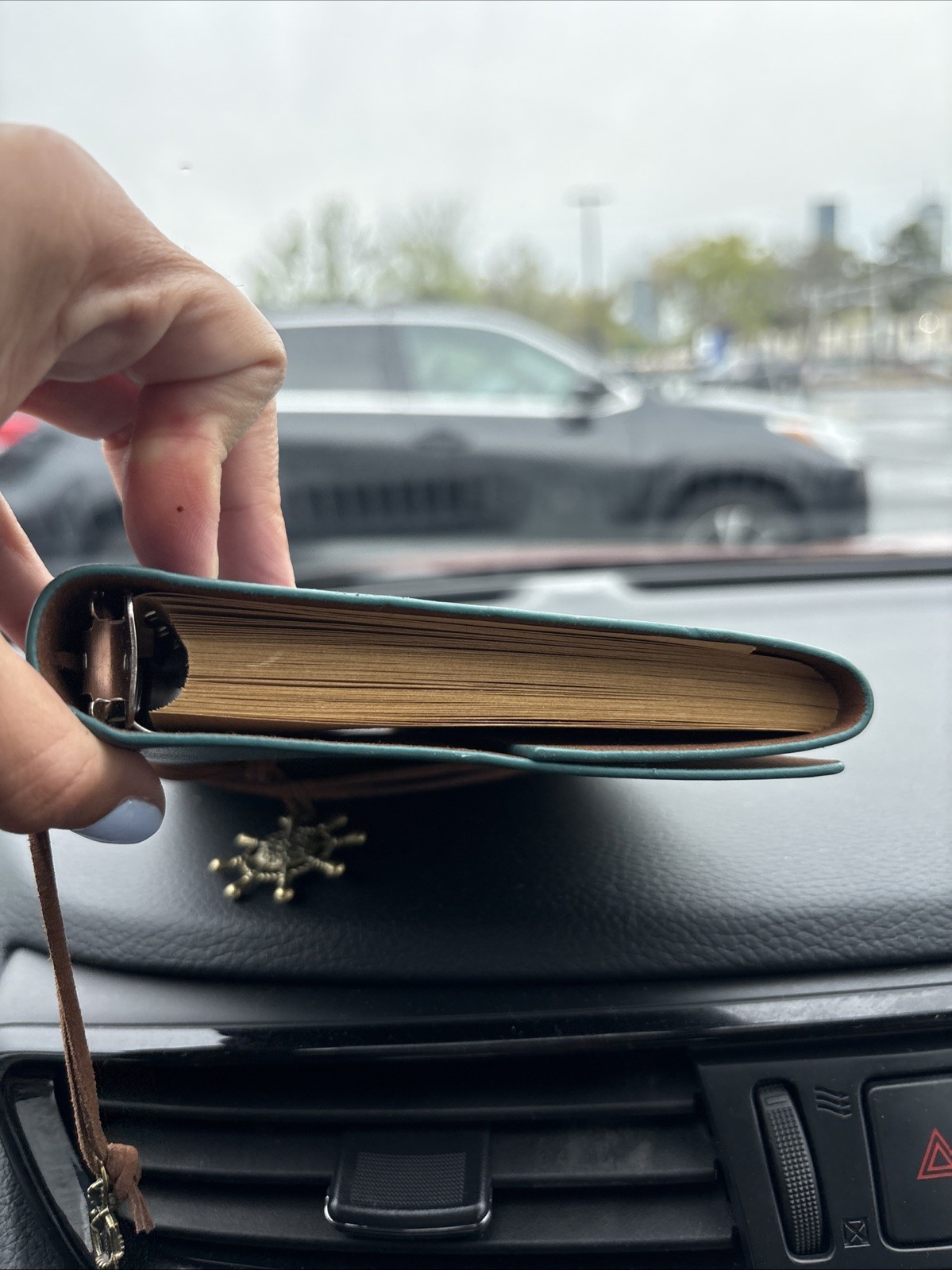 MALEDEN Leather Journal Notebook, Vintage Spiral Notebook Refillable Black