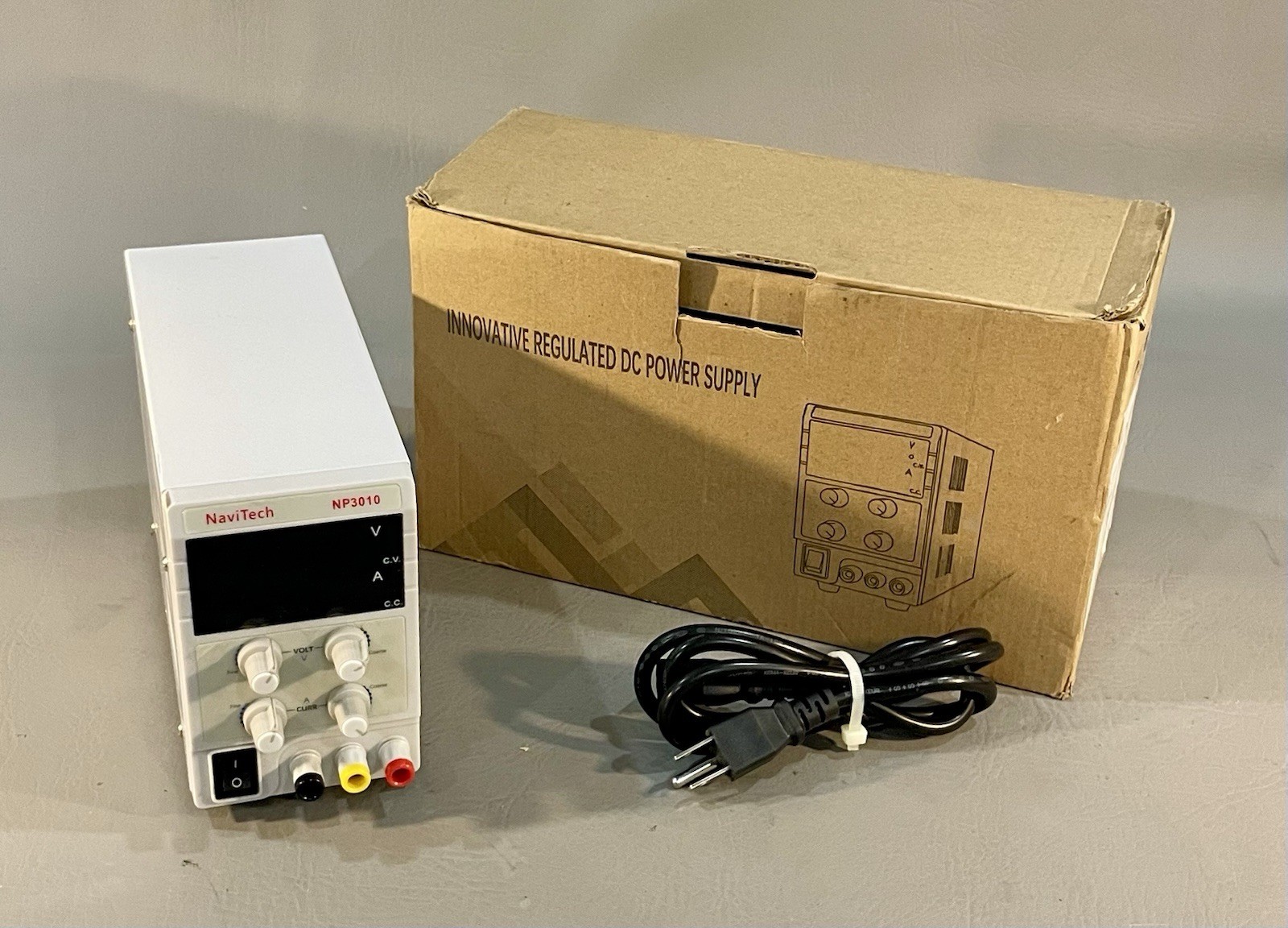 NaviTech NP3010 Power Supply Variable Input AC 110V 60Hz Output DC 0-30V 0-10A