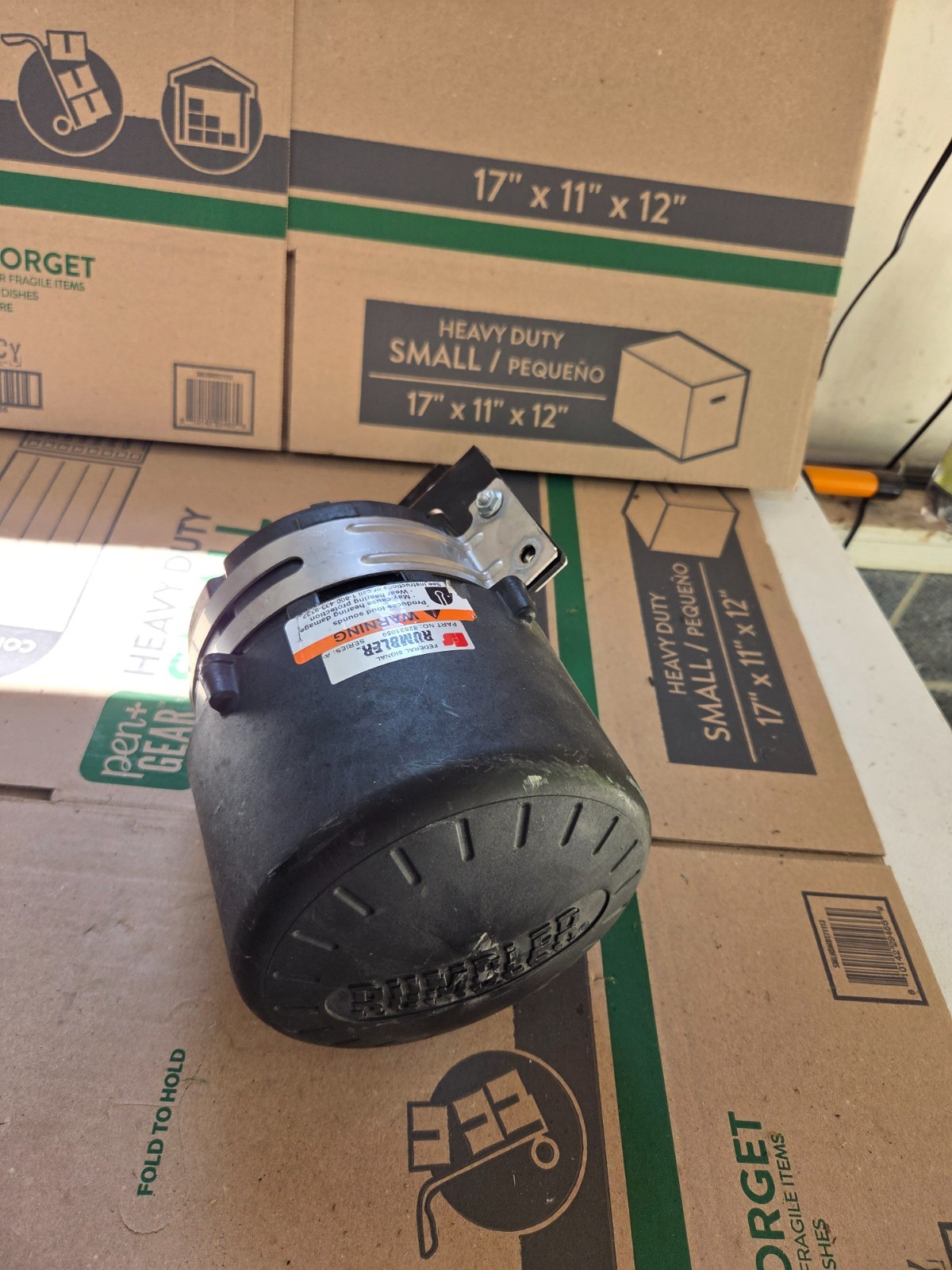 Federal Signal Rumbler Speaker Series: A Part No: 82831059 w Mounting Bracket