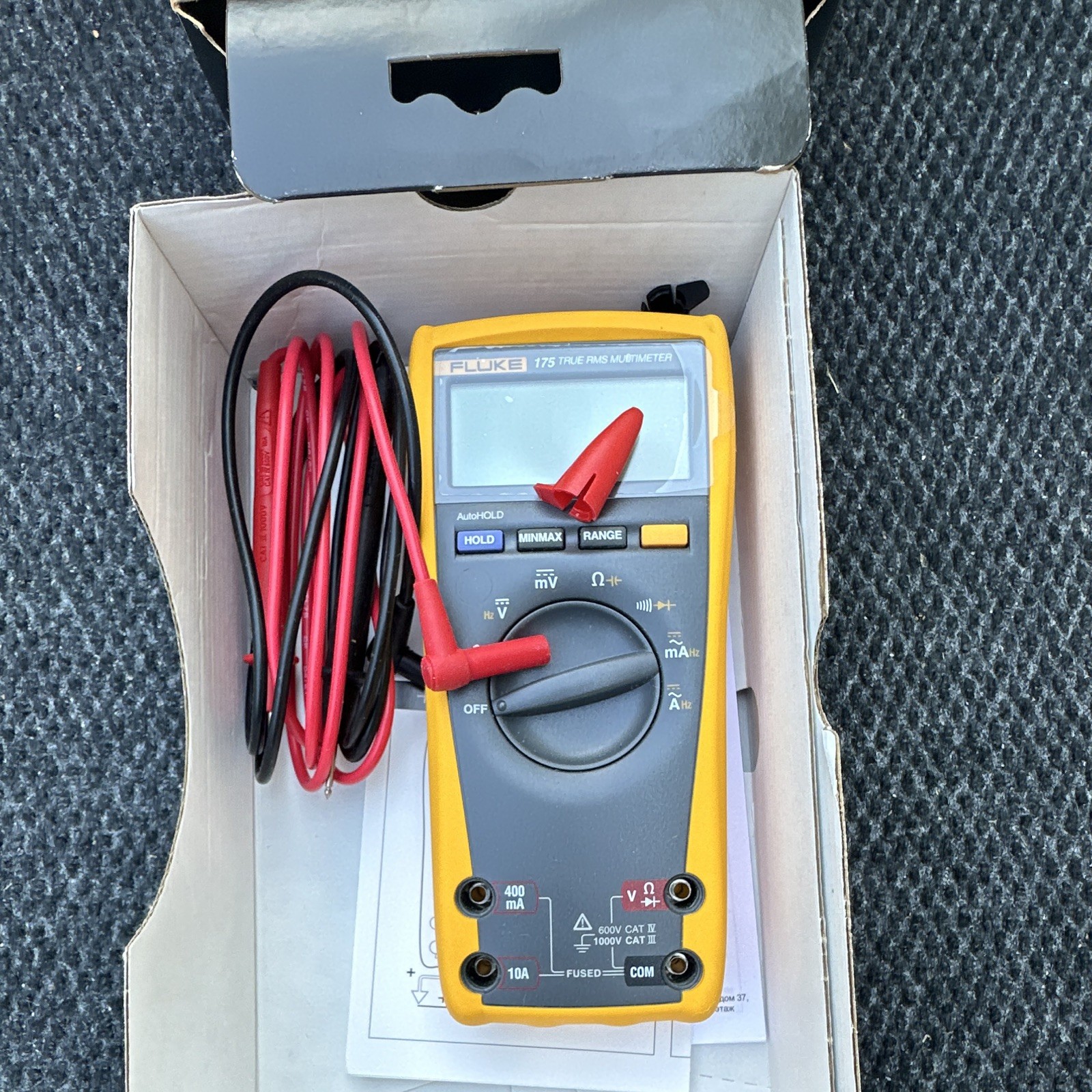 Fluke 175 True RMS Multimeter 6000 Count CAT III 1000V w/ Leads & Case