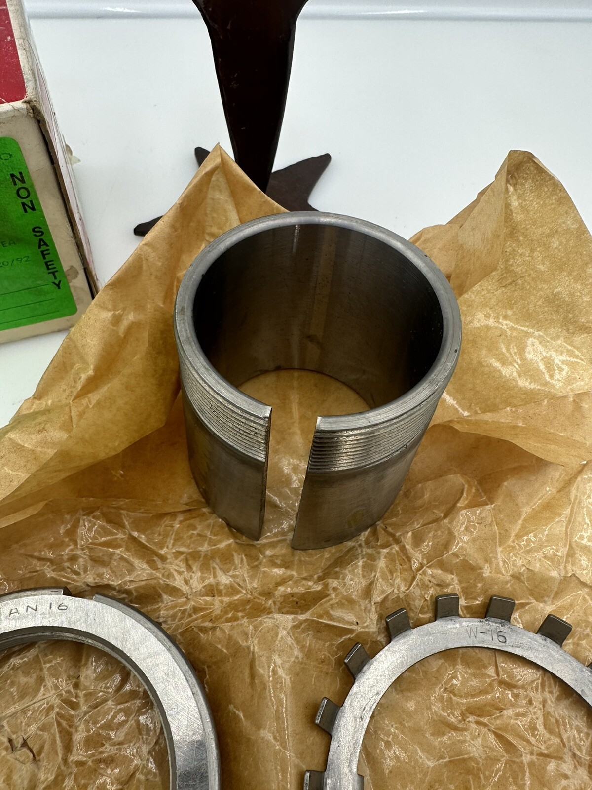 SKF SNW 16 X 2-11/16 Adapter Sleeve Assembly 3.137-12-Thread 2-1/16″Bore NEW OEM
