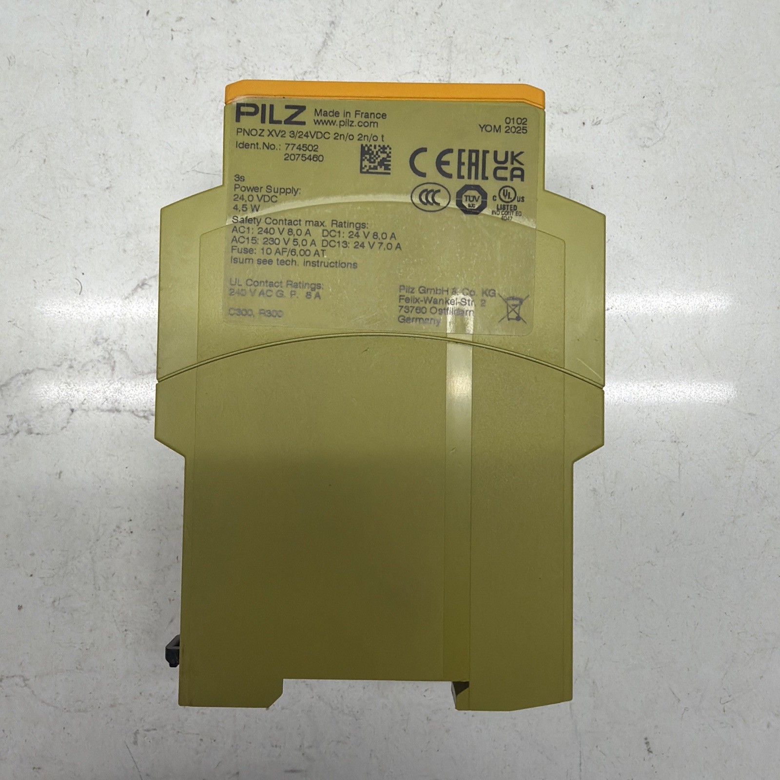 PILZ 777502 PNOZ XV2P 3/24VDC 2n/o 2n/o t safety relay