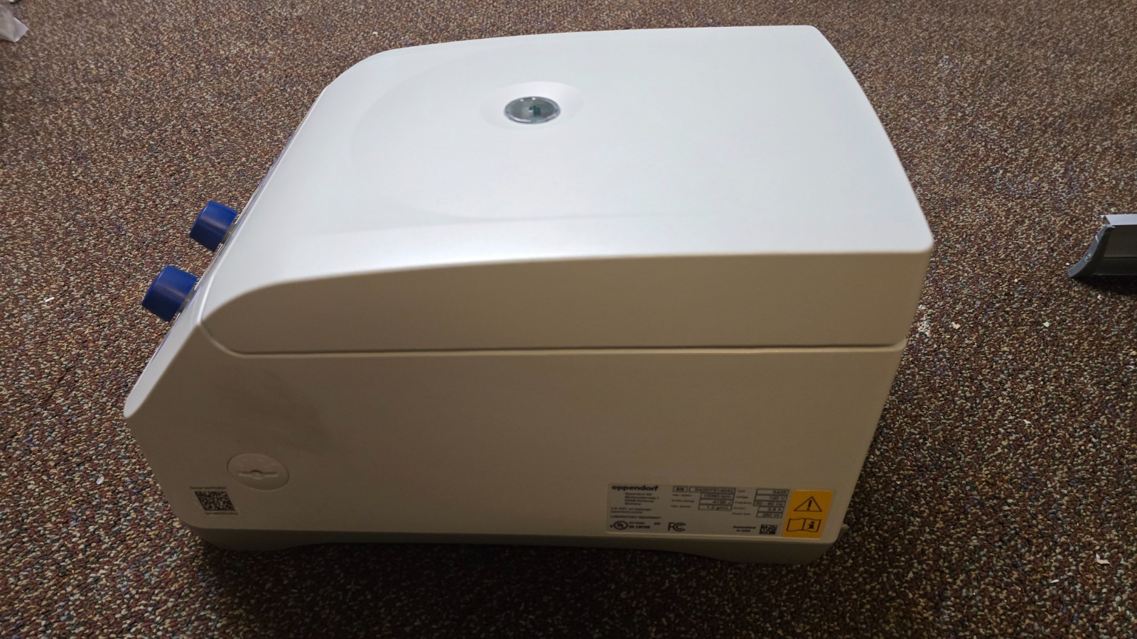 Eppendorf Centrifuge 5425 with Rotor FA-24-2. Used, great condition