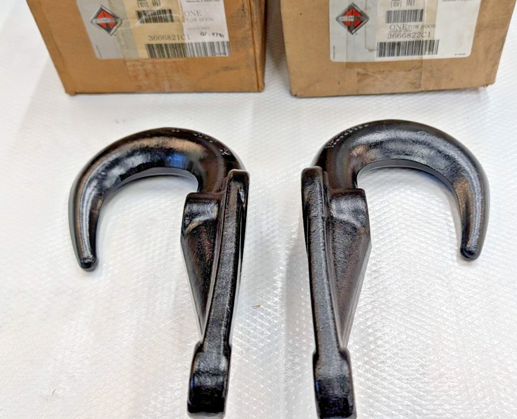 Truck Tow Hook Set Pair Left & Right 13500 LB Each International 3666821C1 822C1