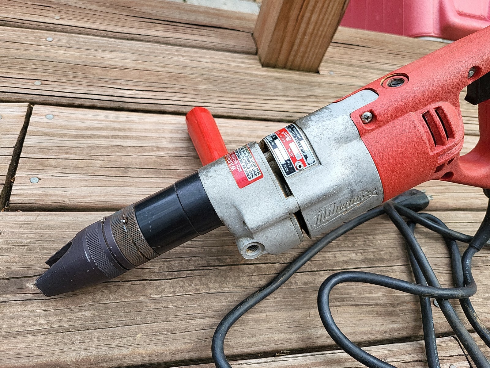 MILWAUKEE HEAVY DUTY SCREWSHOOTER, #6627-1, 0-750 RPM, 120V/AC 6 AMPS