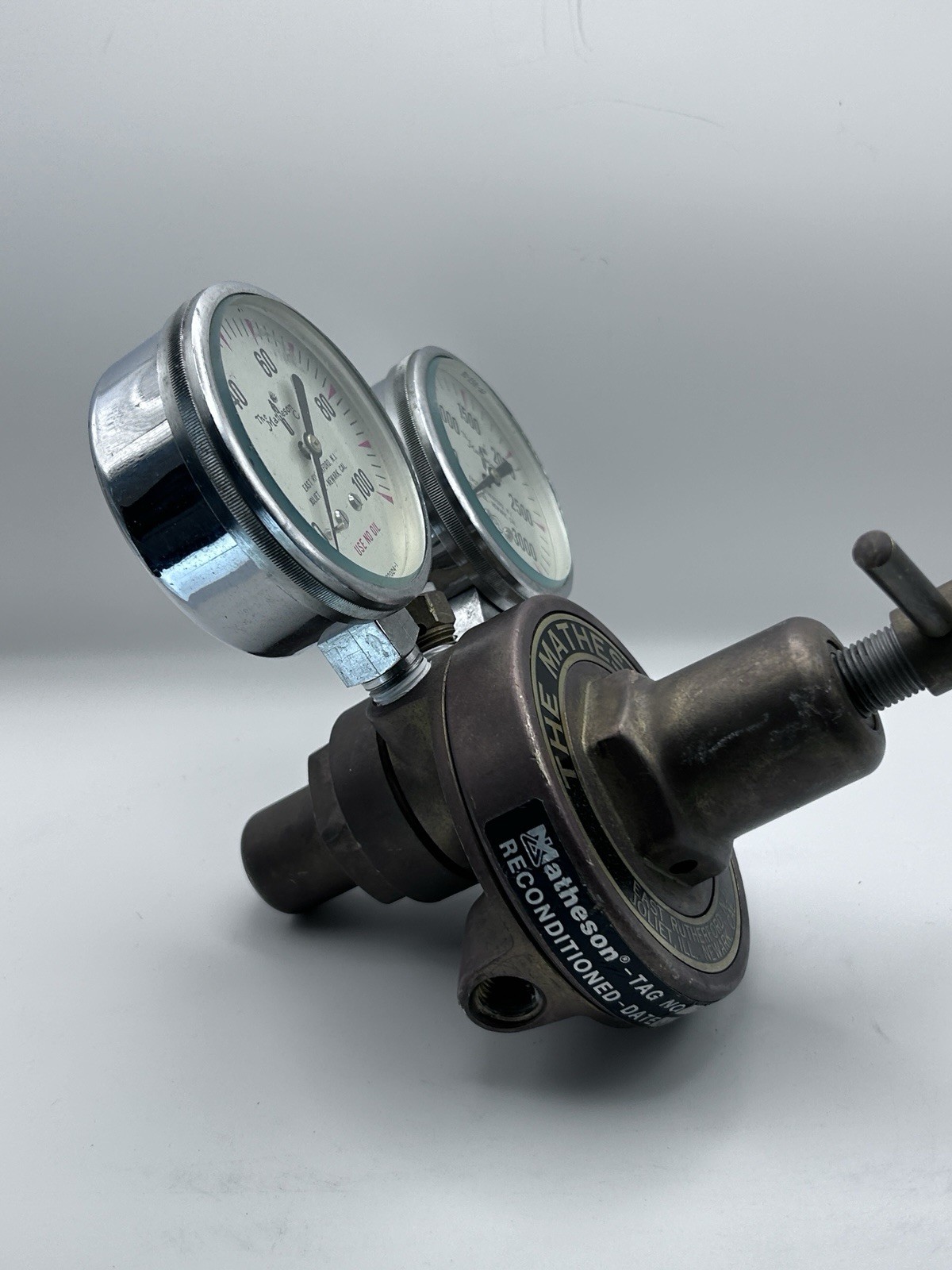 Matheson Dual Gauge Gas Pressure Regulator 100 / 3000 PSI K63 Made In The USA