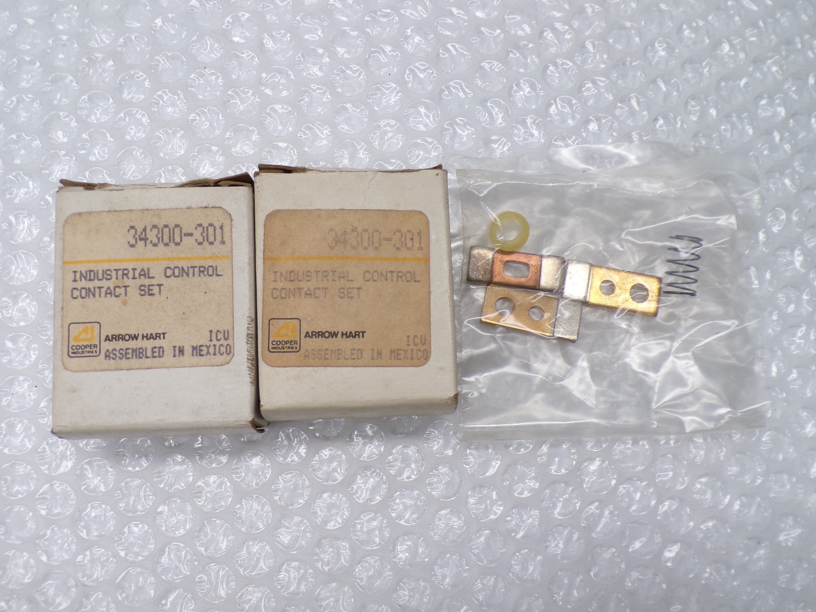 ARROW HART 34300-301 CONTACT KIT LOT OF 2 NSMP