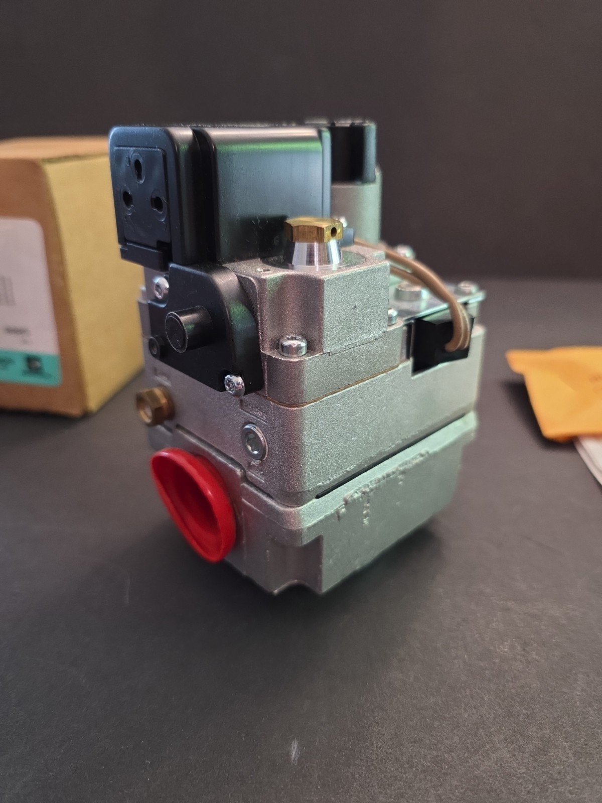 White Rodgers Emerson 36C84 Type 426 Gas Manifold Valve 36C84-426 24v 60hz 0.6a
