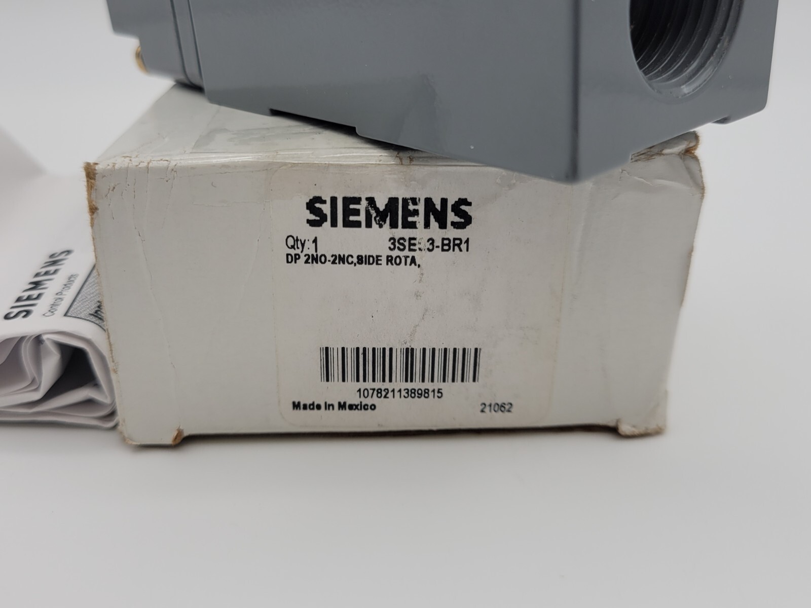 Siemens 3SE03-BR1 Limit Switch Side Rotary Plug-In Mount 2NO/2NC 6 Amp 120VAC