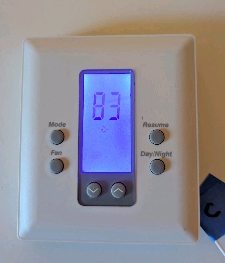 Robertshaw R332NE Deluxe Non-Programmable Thermostat 3H/2C Hvac Open Box New