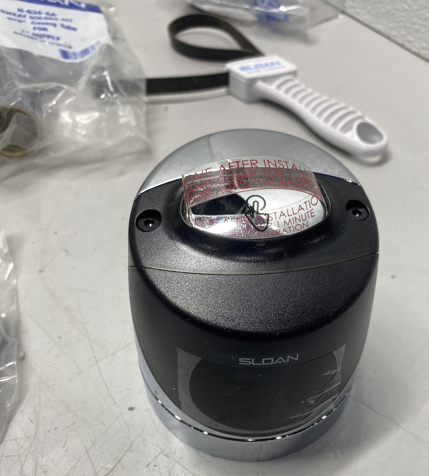 Sloan G2 Optima Plus 8110 Exposed Sensor Flushometer 3.5 GPF
