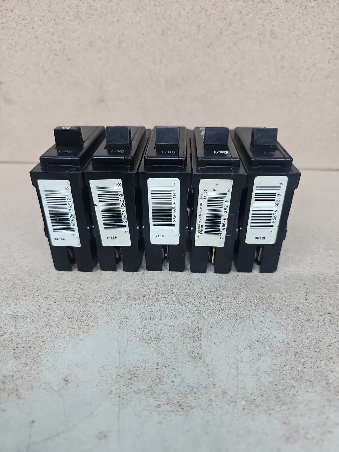 LOT OF 5 Cutler Hammer BR120 1 Pole 20 Amp Type C120 Circuit Breaker