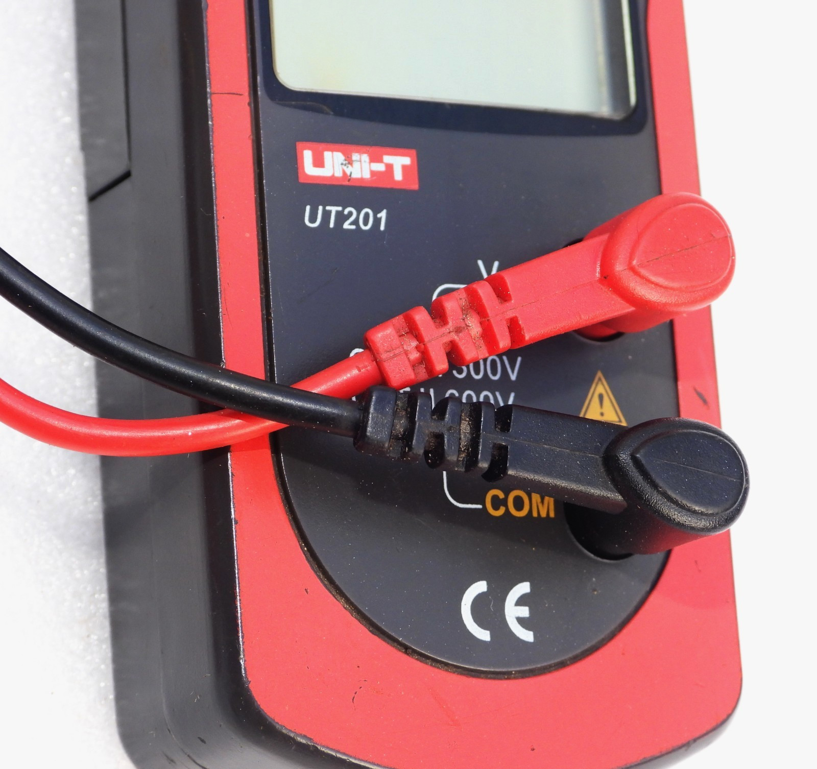 UNI-T MODEL UT201 DIGITAL AC/DC NON-CONTACT VOLTAGE TRUE RMS CLAMP MULTIMETER