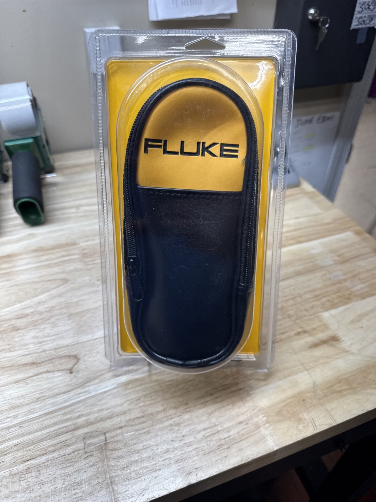 Fluke 323 600V 400A True RMS Clamp Meter #772346 (4189)