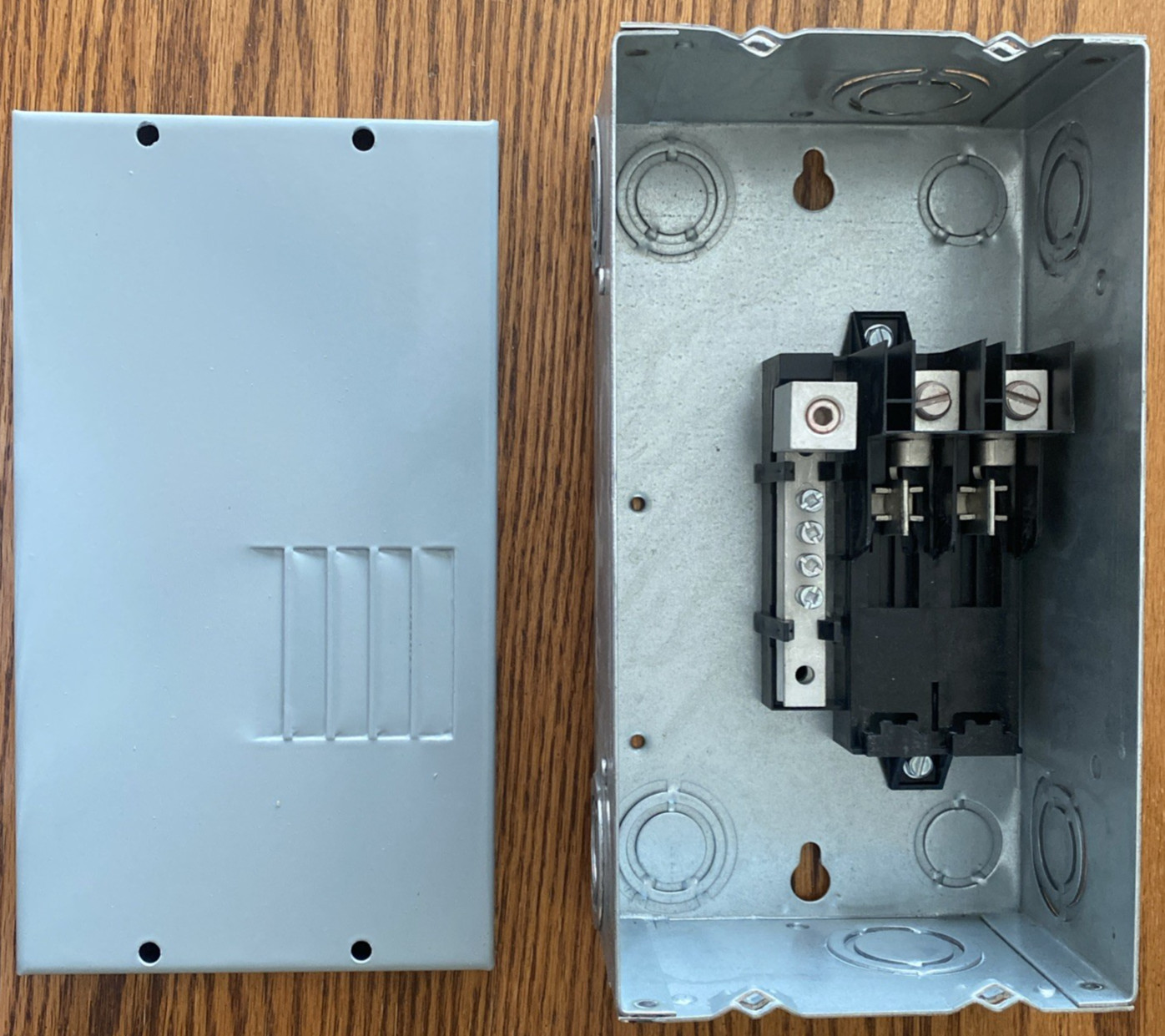 New GE Main Lug Load Center 2 Circuits 120/240 Volt AC TL270SCUP Indoor