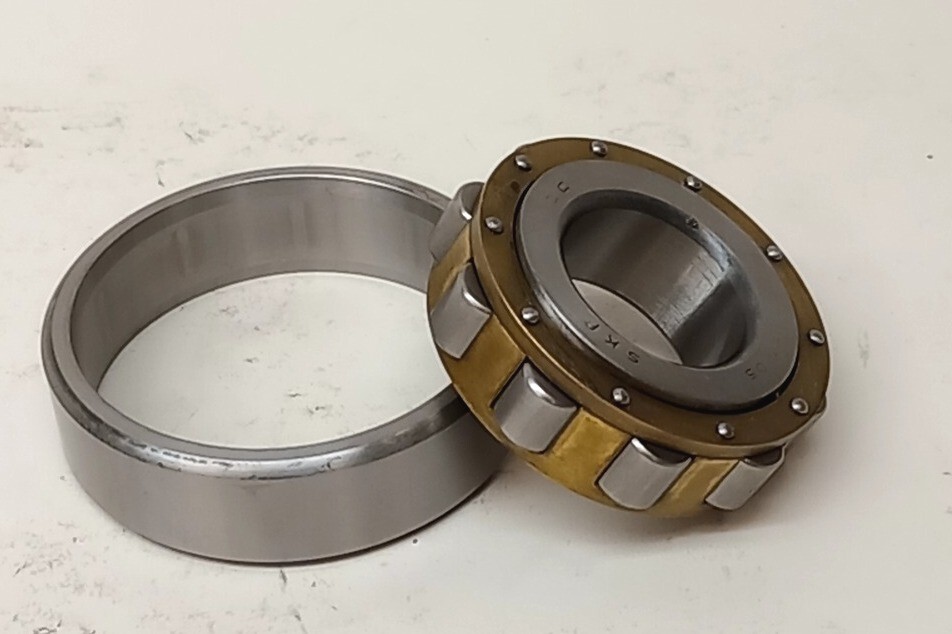 SKF N 305 M Cylindrical Roller Bearing 25mm ID X 62mm OD X 17mm W N305M