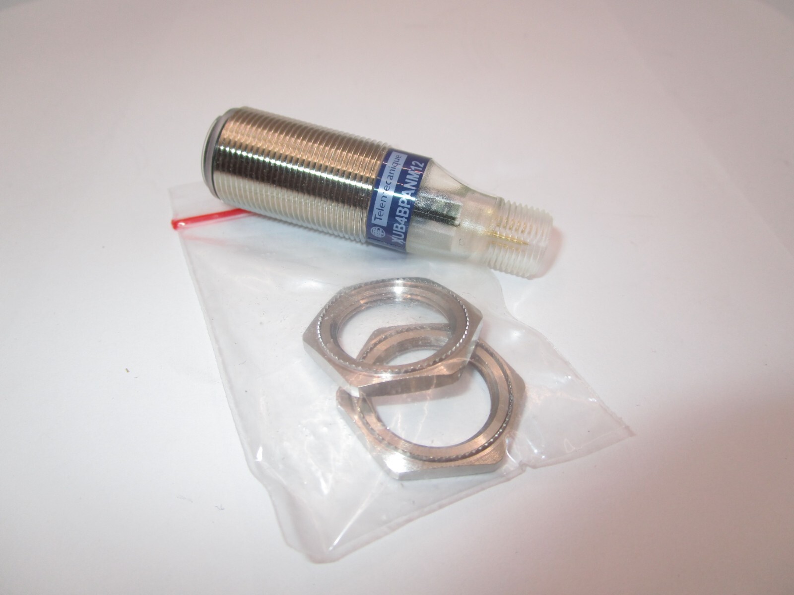 XUB4BPANM12 TELEMECANIQUE Photoelectric diffuse sensor – Original item