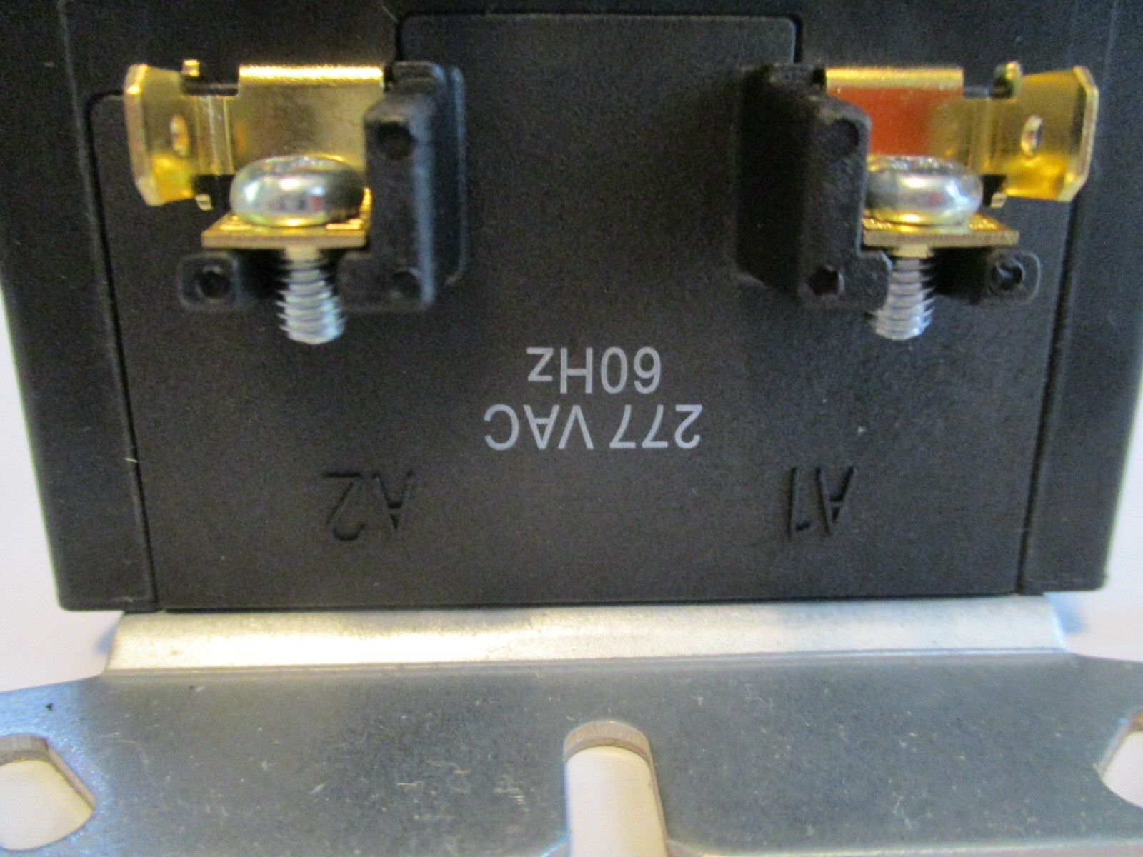 Eaton C25GNF290H Definite Purpose Contactor 2P 90A 600V, 277V Coil New in Box