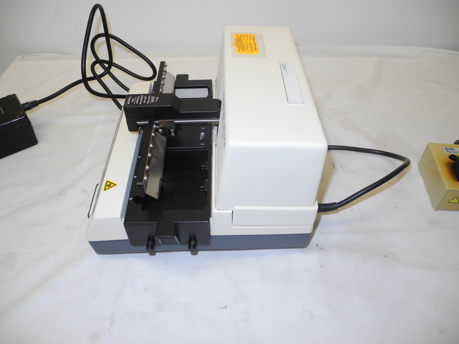 BECTON DICKINSON VPIII BD MICROPROBE PROCESSOR MODEL 250100 W/ BD LYSIS BLOCK