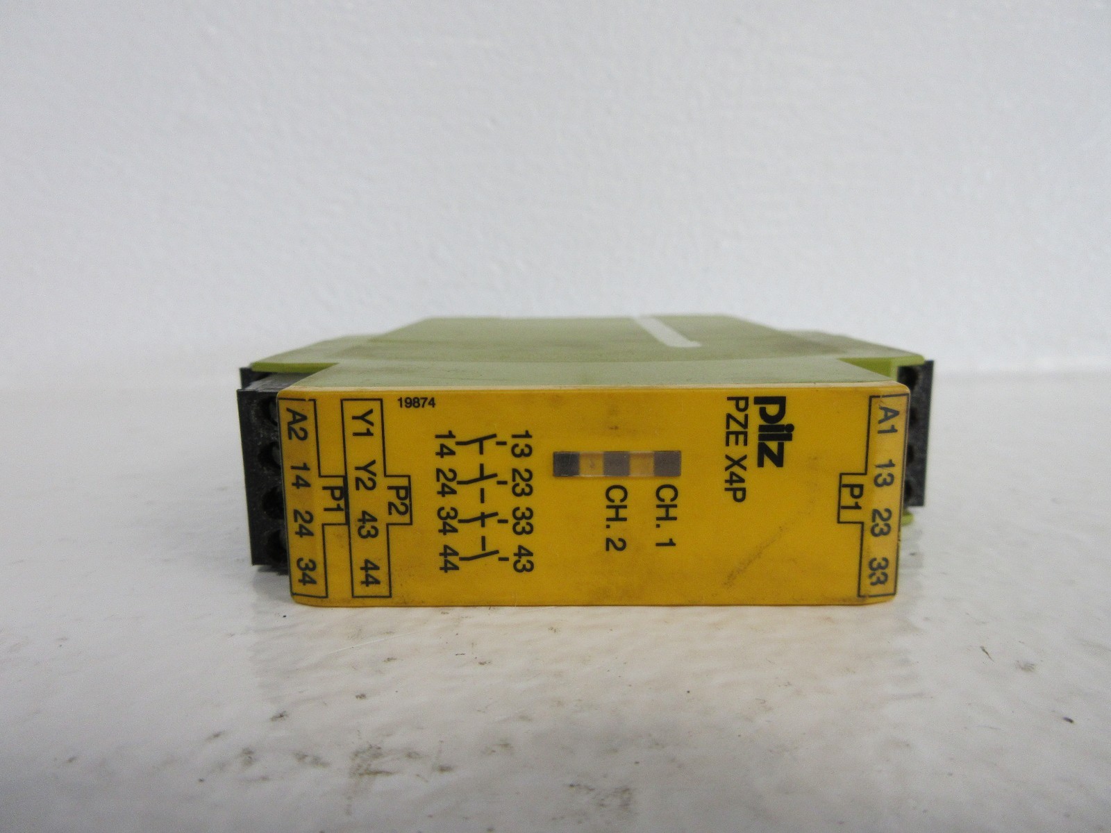 PILZ 787585 USED PZE X4P C SAFETY RELAY 24VDC 4N/O 787585
