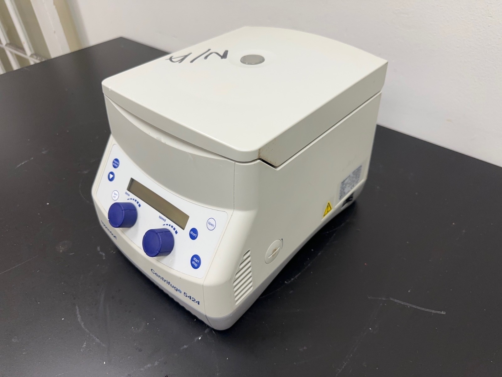 Eppendorf 5424 Benchtop Centrifuge w/FA-45-24-11 Rotor, 14680 RPM