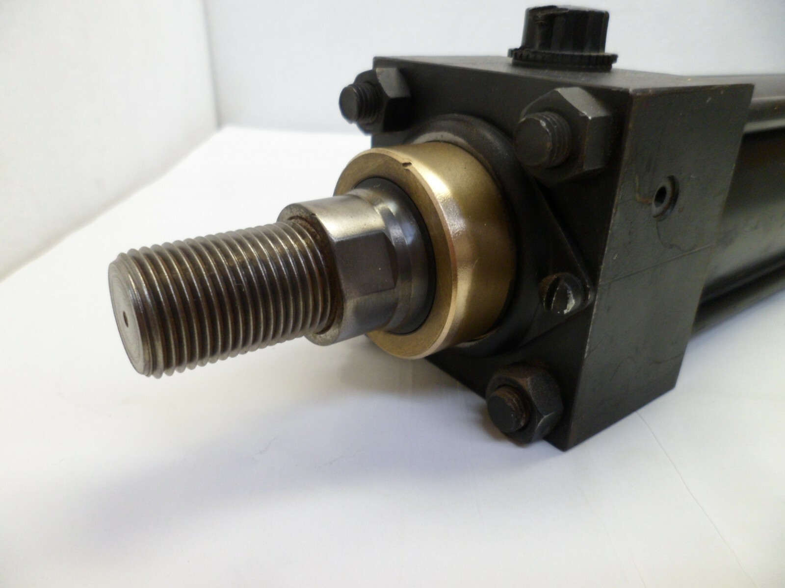 PARKER PNEUMATIC CYLINDER 02.00 CBB-MAU34AC 12.000 2″ X 12″ STK. 200 PSI. NOS