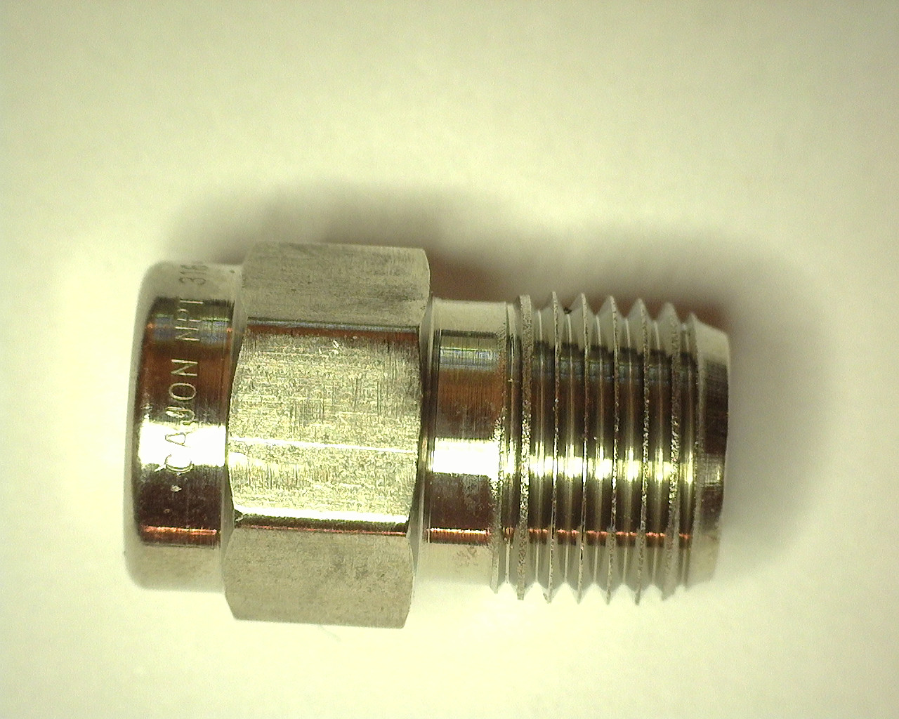 1 – Cajon Swagelok Stainless Steel Pipe Plug, 1/8″ Male NPT, SS-2-P