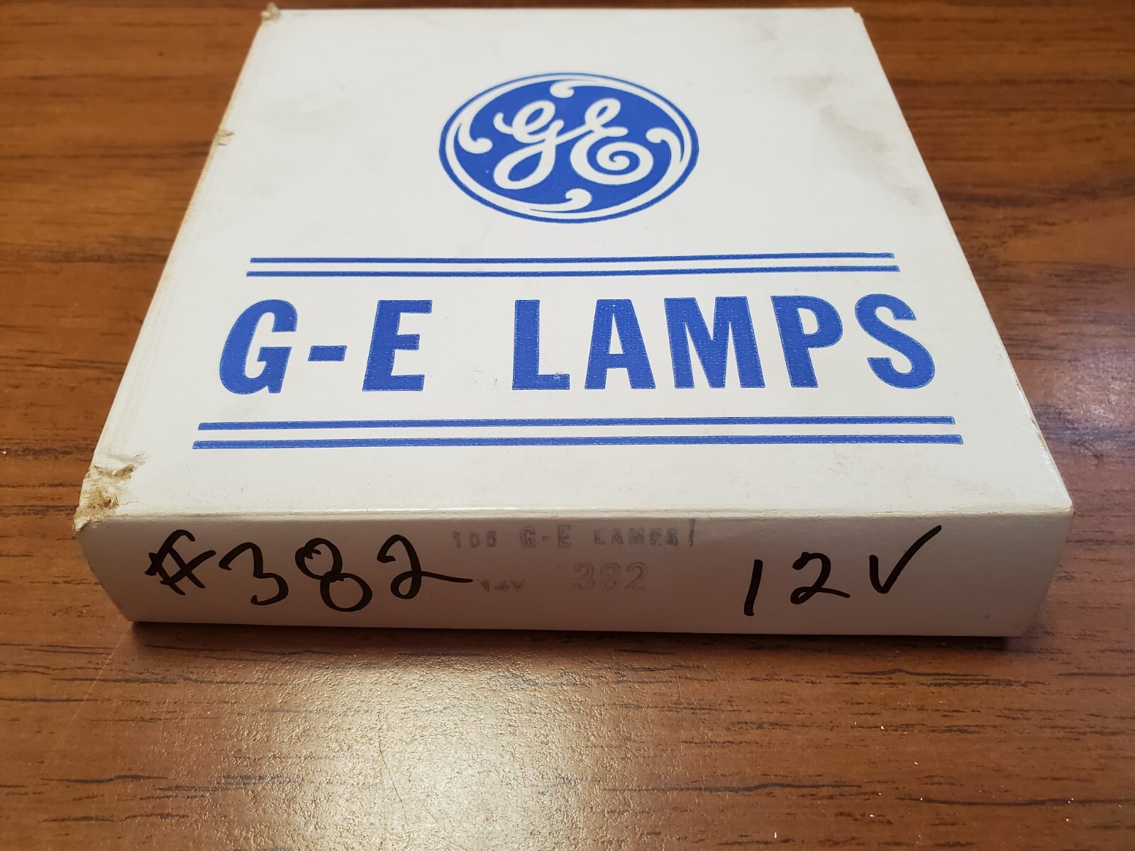 Original General Electric Dialco 382 Miniature Lamps Light Bulb box 100 12-14V
