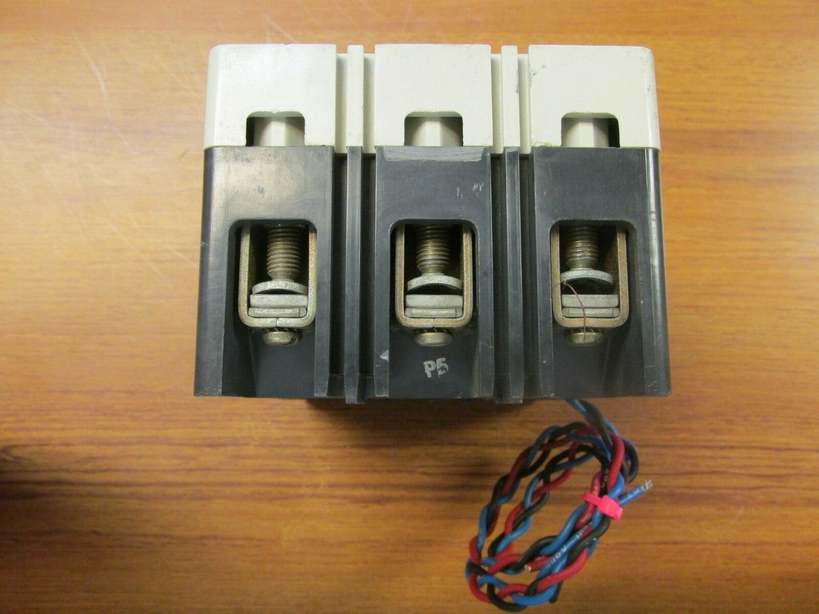 WESTINGHOUSE MOTOR CIRCUIT PROTECTOR 3 POLE 7 AMP HMCP007C0C… VA-135C