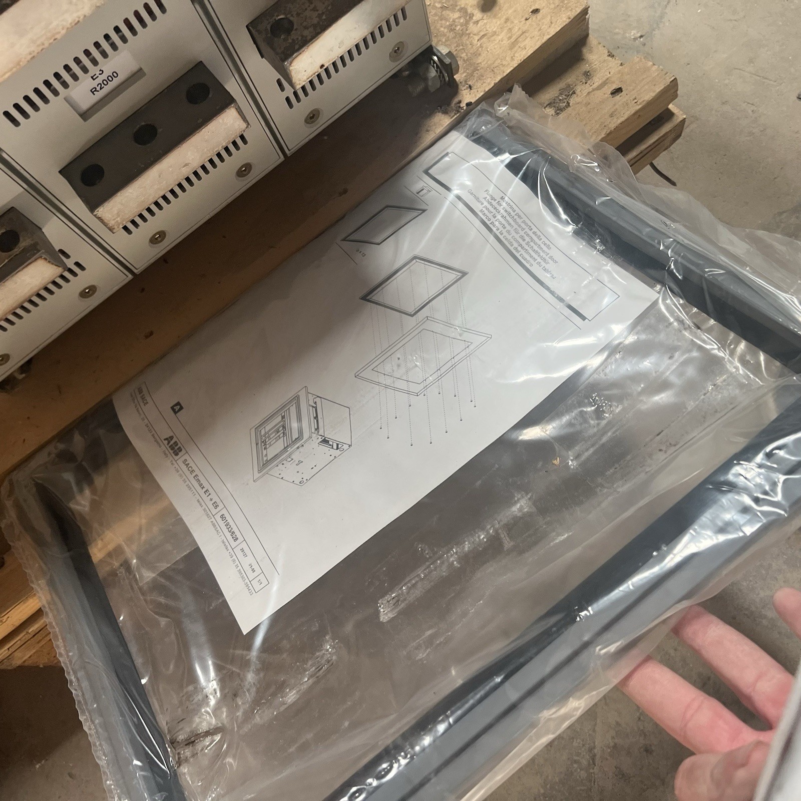 ABB SACE E3S 20 2000A Air Circuit Breaker ACB PR111/P Trip Unit Drawout 75kA