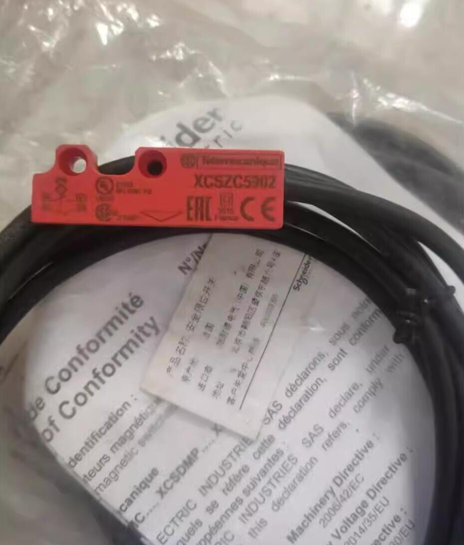 Schneider XCSZC5902 Safety Door Switch Brand Free Ship