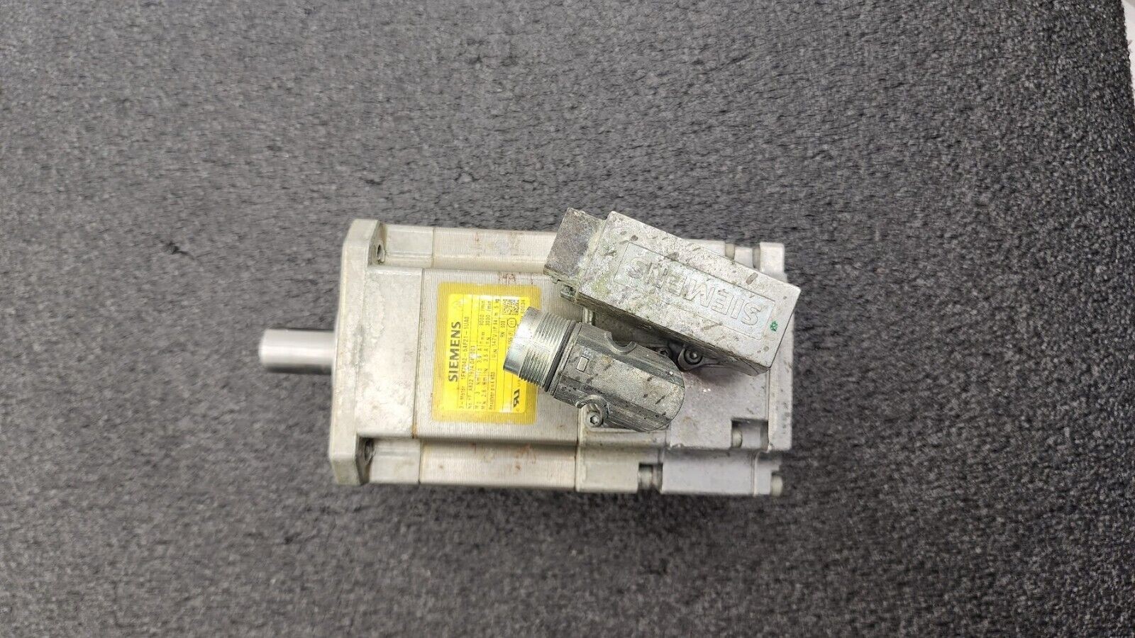 Siemens 1FK7042-5AF21-1UA0 Brushless AC Servo Motor SIMOTICS S 0.82kw