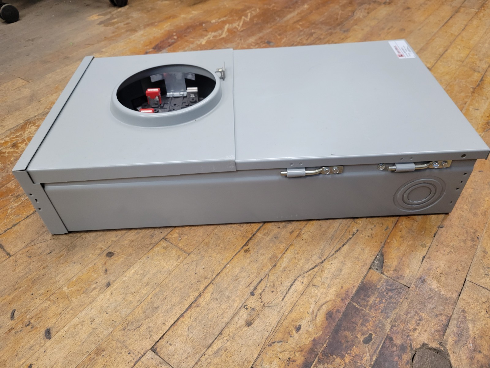 Eaton MBP200BTS Meter Breaker Panel Surface Mount 200A 120/240VAC 1PH 3W Type 3R