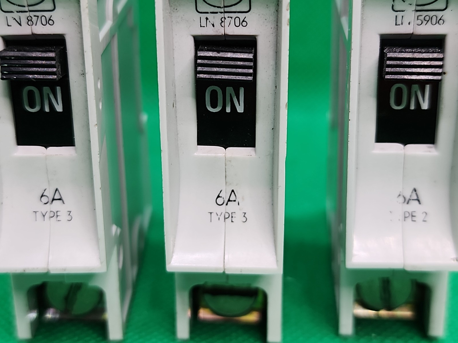 3x – MK TYPE 3 6A (2) & MK TYPE 2 6A (1) 1 POLE 240V CIRCUIT BREAKERS [3RE4-1]