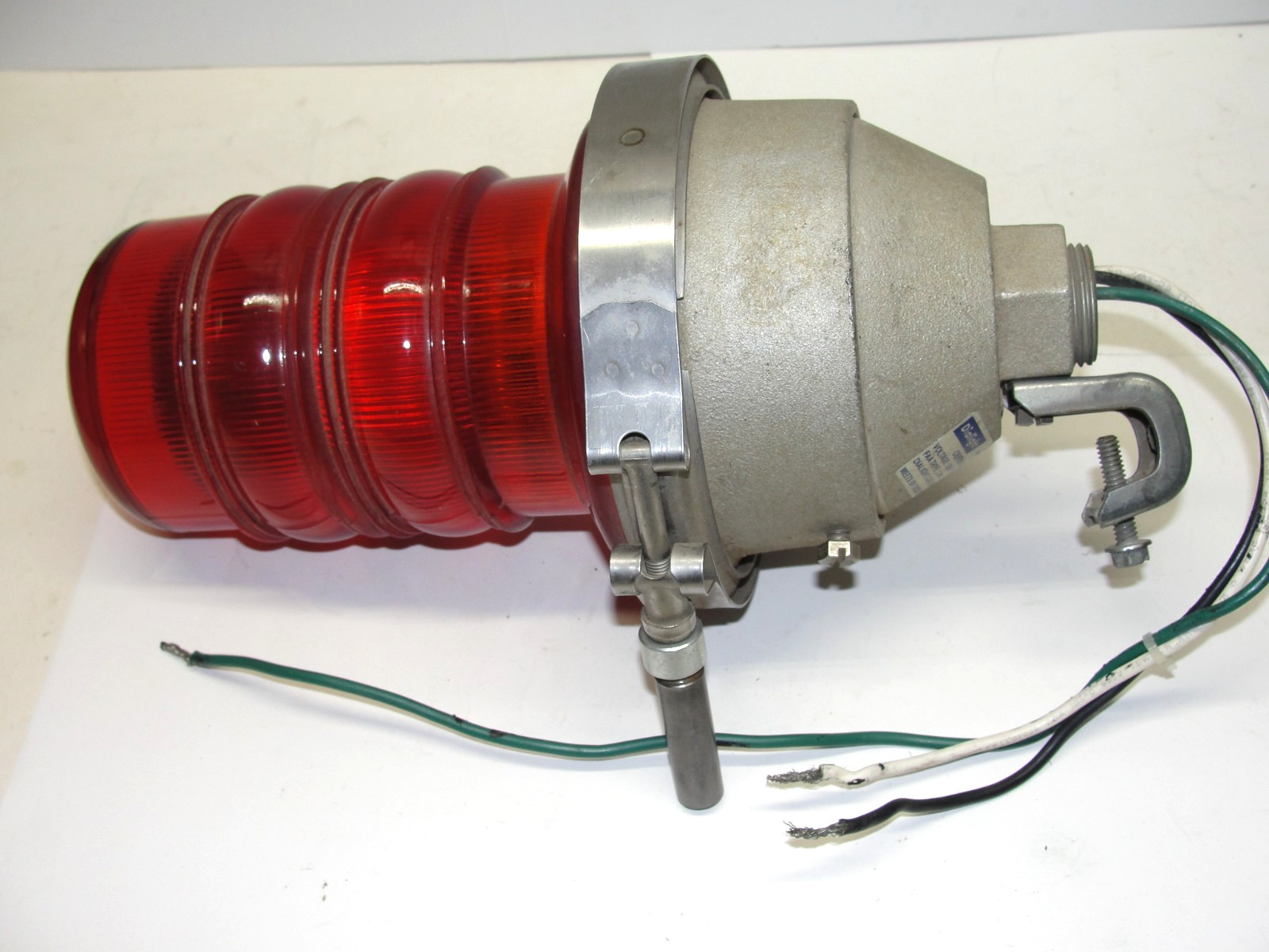 DIALIGHT LED OBSTRUCTION LIGHT L-810 120-V NO. 860-1R01-001 IN GREAT CONDITION